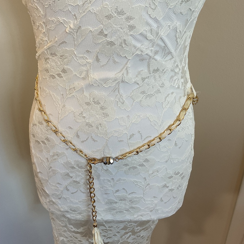 Diva Apparel Ivory Floral Lace Dress Size Small Sheer Neckline Gold Chain Belt - Picture 3 of 8